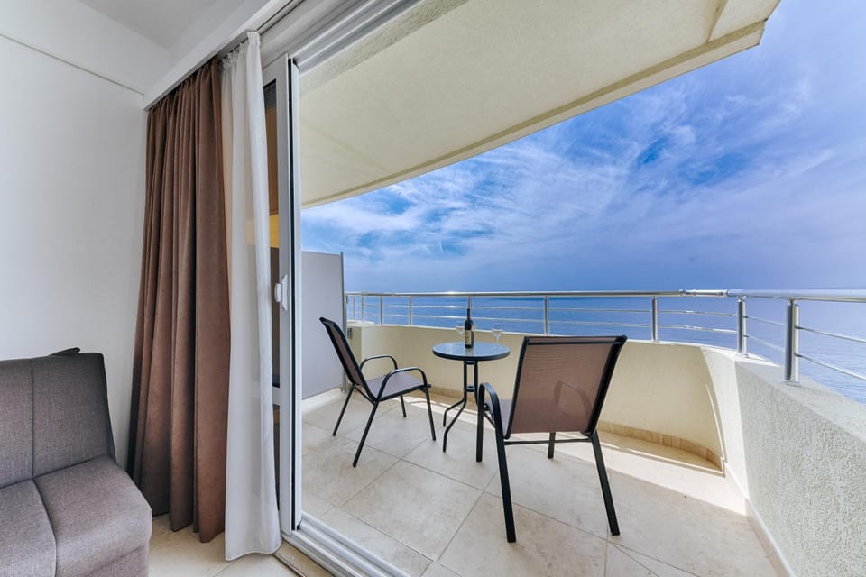 Day, Natural landscape, View (from property/room), Balcony/Terrace, Seating area, Sea view
