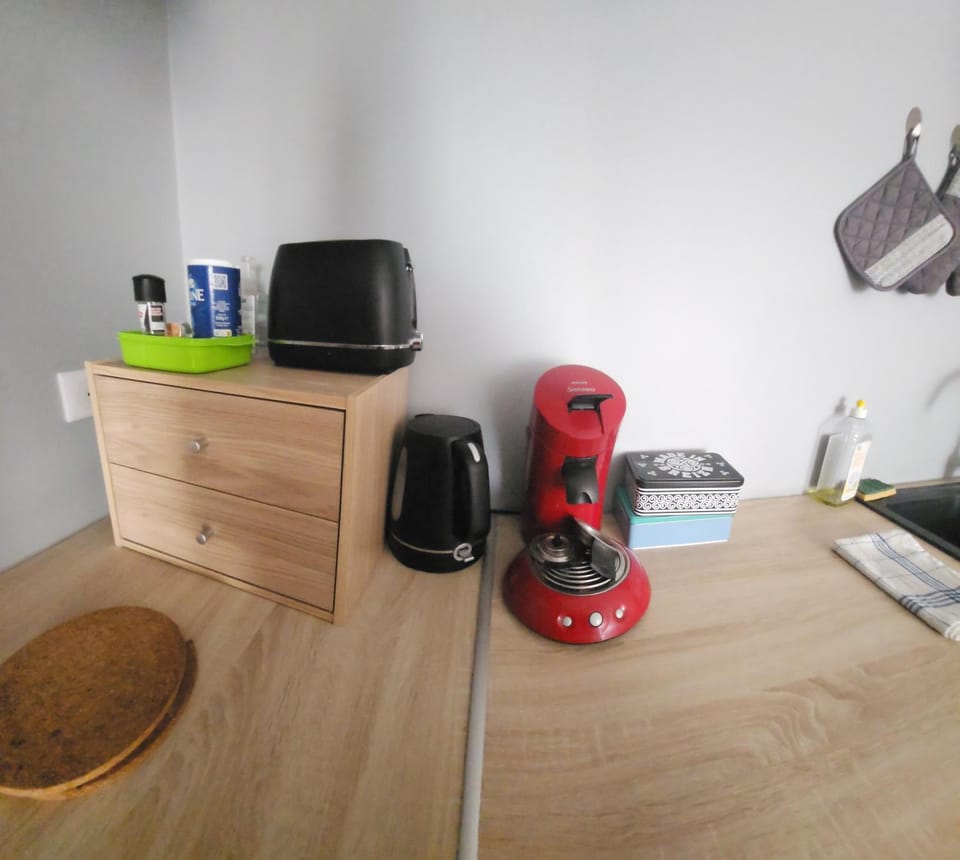 Coffee/tea facilities, toaster