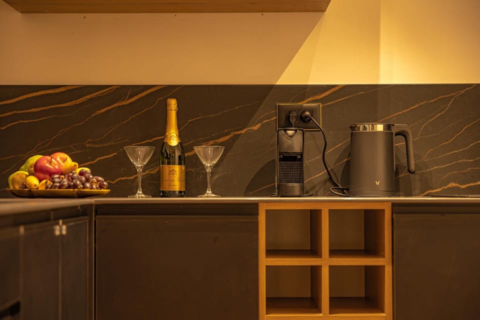 Coffee/tea facilities, stove, kitchen