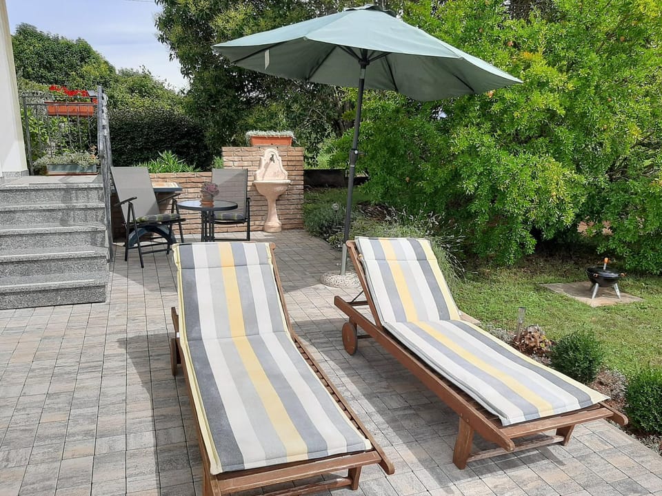 Balcony/Terrace, sunbed