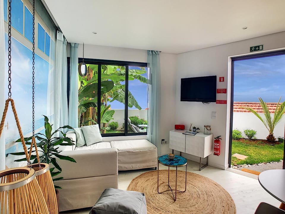 Communal lounge/ TV room, TV and multimedia, Living room