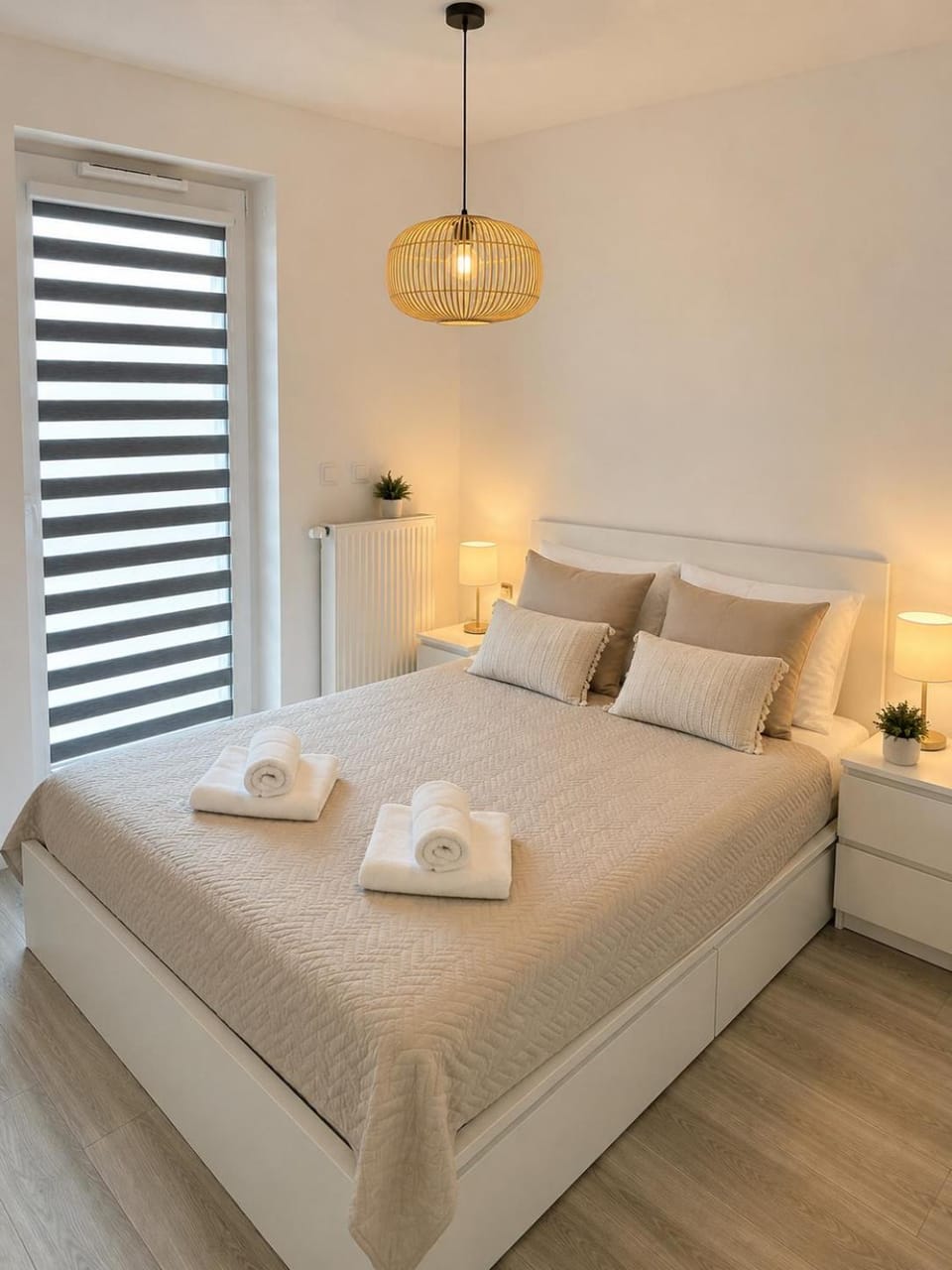 Bed, Bedroom, towels