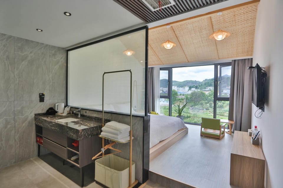 Heaven's Gate Home Stay -Free pick up service-Free laundry service-Panoramic view of Tianmen Mountain Vacation rental in Hubei
