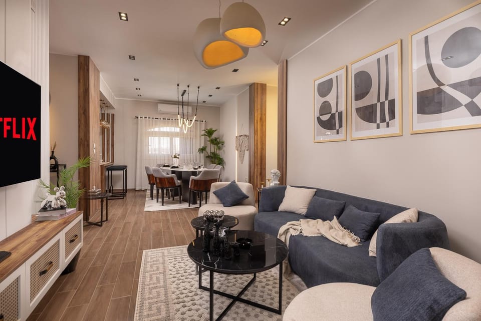 TV and multimedia, Living room, Seating area, Evening entertainment