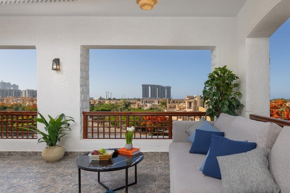 Patio, Day, View (from property/room), Balcony/Terrace, Seating area, City view