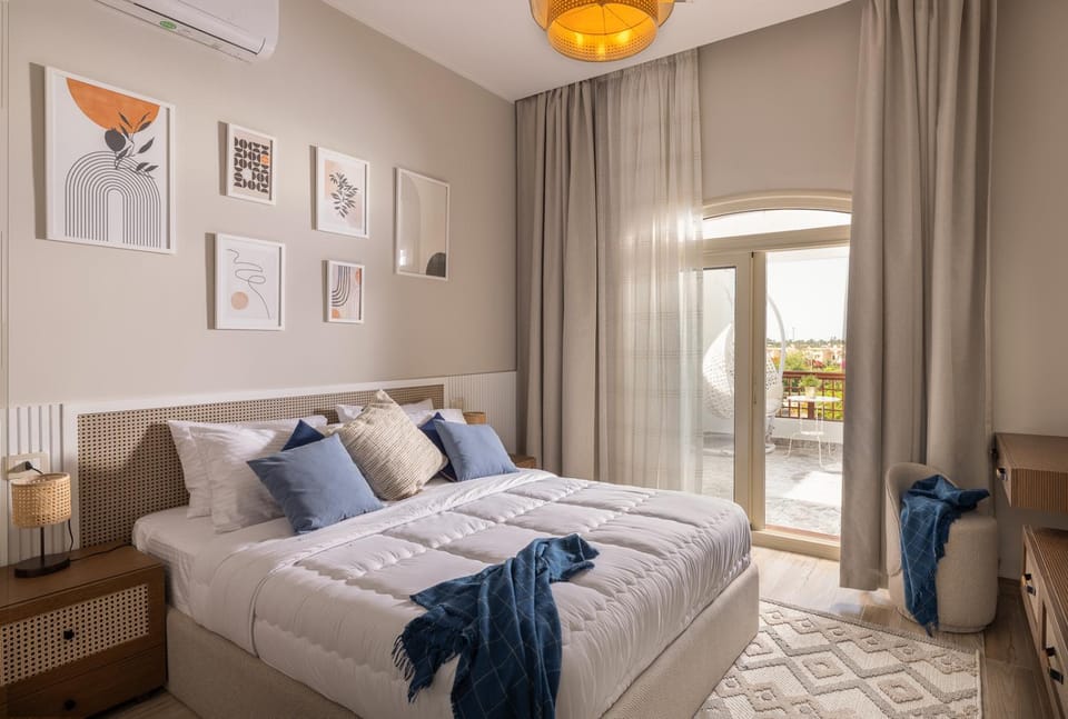 Bed, Photo of the whole room, Bedroom, air conditioner