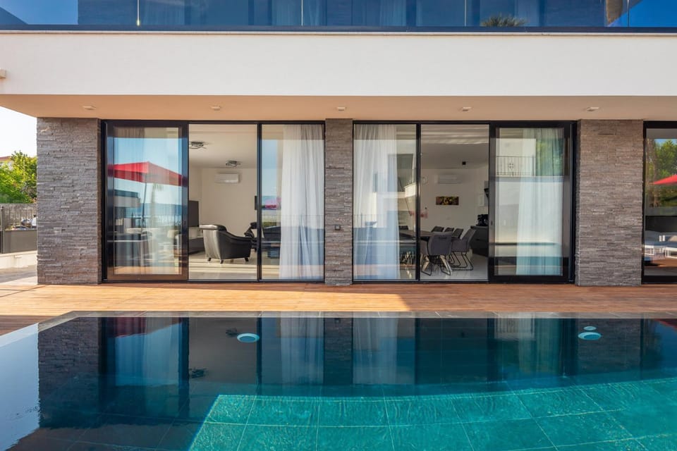 Property building, Swimming pool
