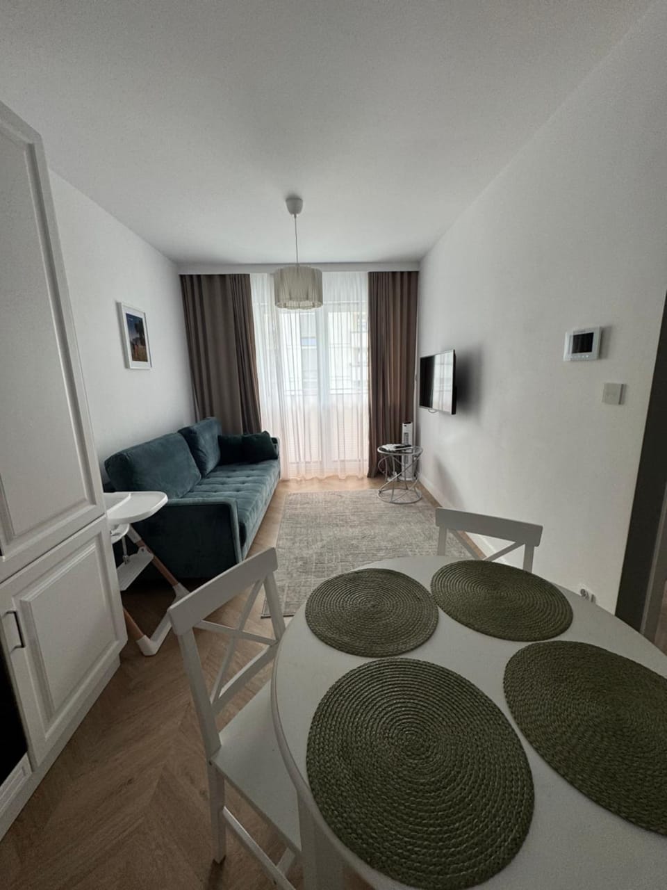 Living room, Photo of the whole room