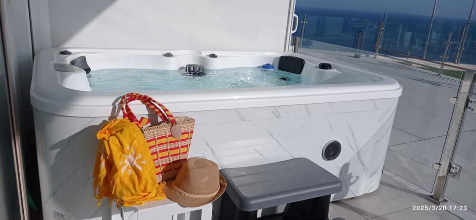 Hot Tub, Balcony/Terrace