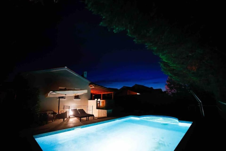 Casa Ro-Ma, seaside villa with a heated pool Villa in Banjole