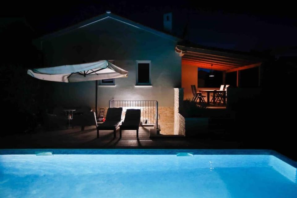 Casa Ro-Ma, seaside villa with a heated pool Villa in Banjole