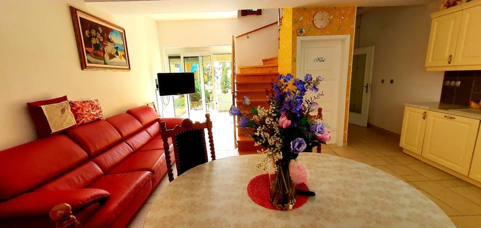 Kitchen or kitchenette, Living room, Dining area, Communal kitchen