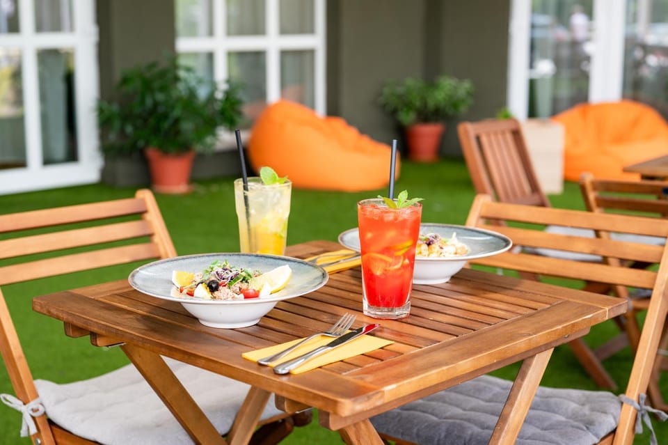 Restaurant/places to eat, Food and drinks