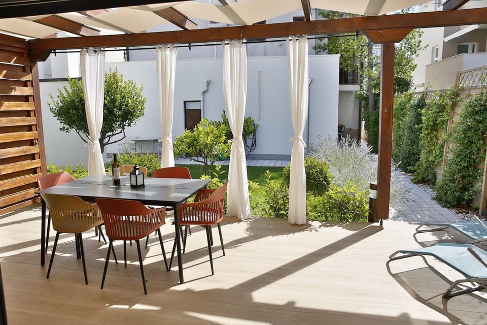 Balcony/Terrace, Garden view