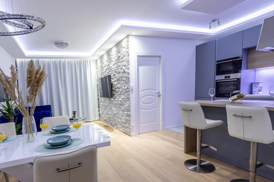 Dining area, Communal kitchen