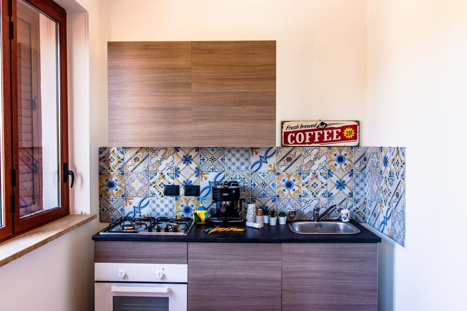 Kitchen or kitchenette, Breakfast