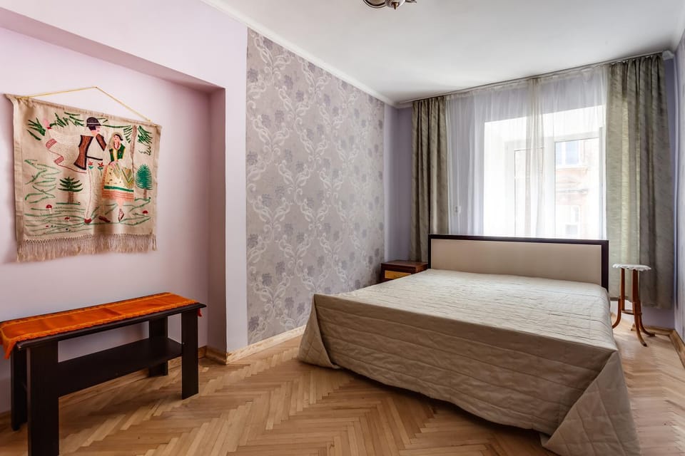 Photo of the whole room, Bedroom