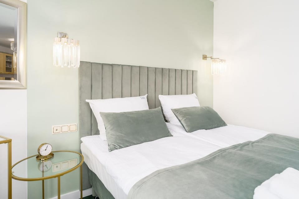 Bed, Photo of the whole room, hair dresser