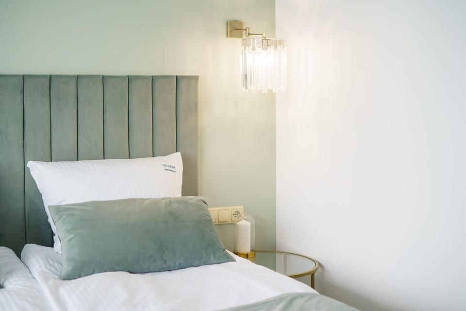 Bed, Photo of the whole room, hair dresser