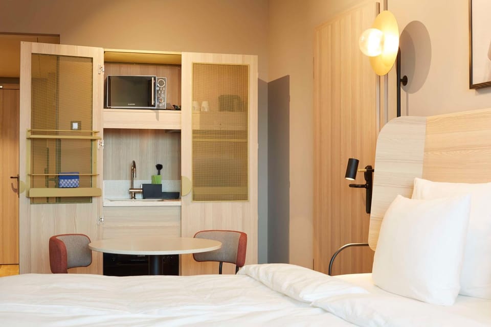 Kitchen or kitchenette, Bedroom