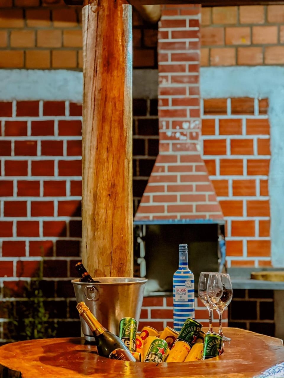 BBQ facilities, Food and drinks, Food, Drinks