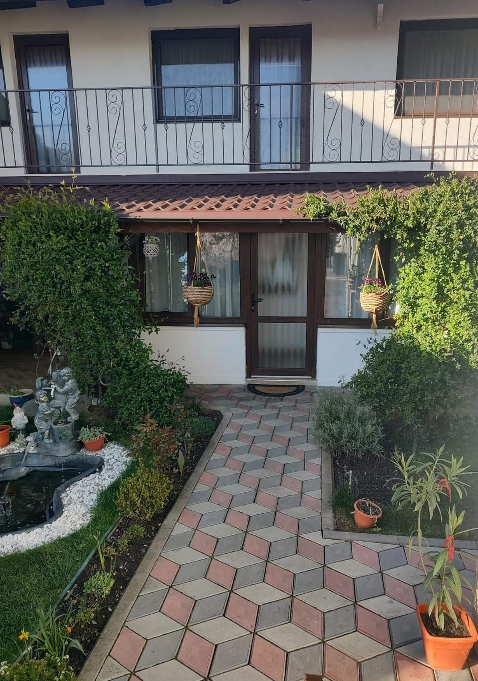 Property building, Spring, Day, Garden
