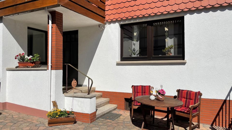 Facade/entrance, Balcony/Terrace, Seating area