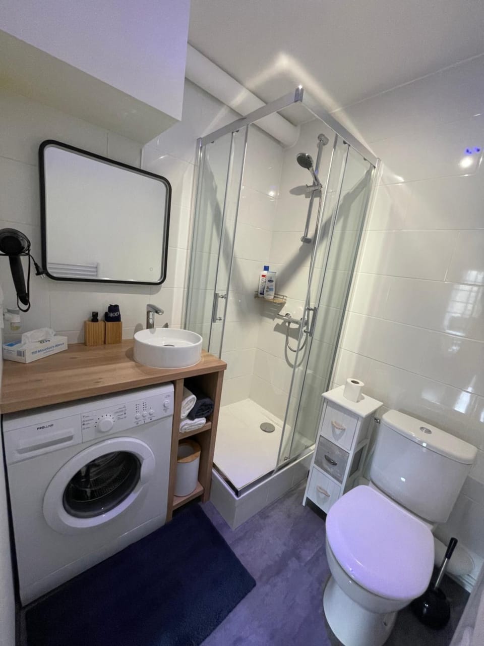 Appartement avec balcon et vue sur port - wifi privé - au dessus du Restaurant le Yackams Apartment in Brittany