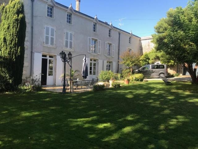 Mazette! Le Château Bed and Breakfast in Pays de la Loire