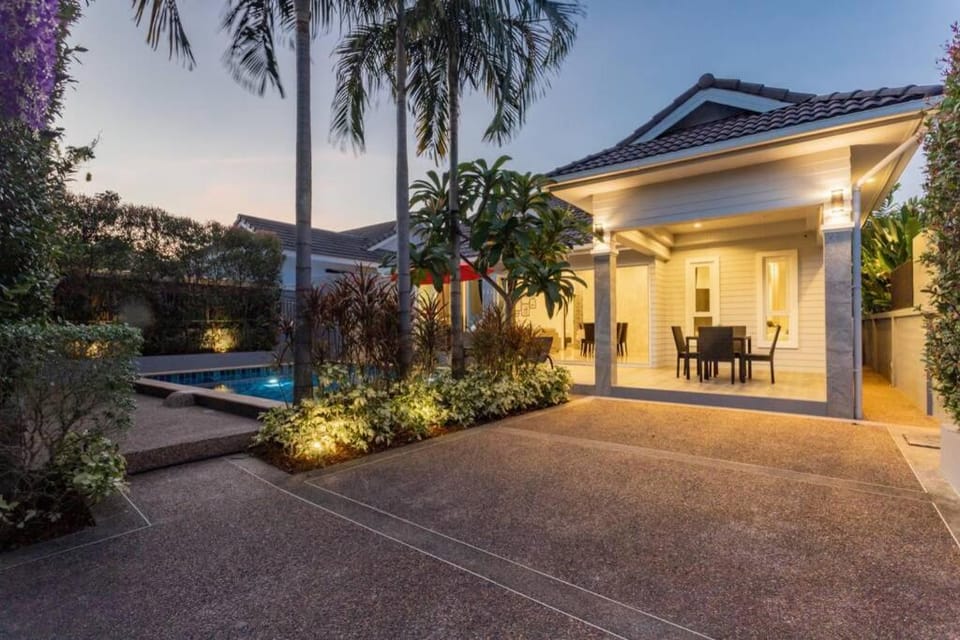 Honeybee Pool Villa Smooth as Silk Villa in Krabi Changwat