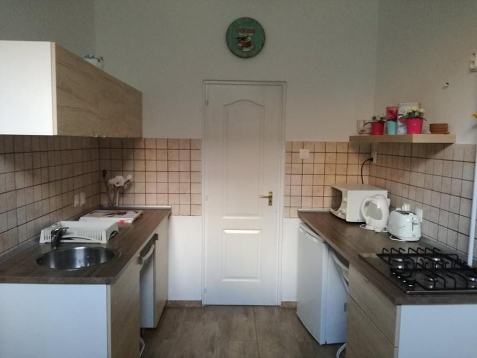 Coffee/tea facilities, Kitchen or kitchenette, minibar, stove, toaster