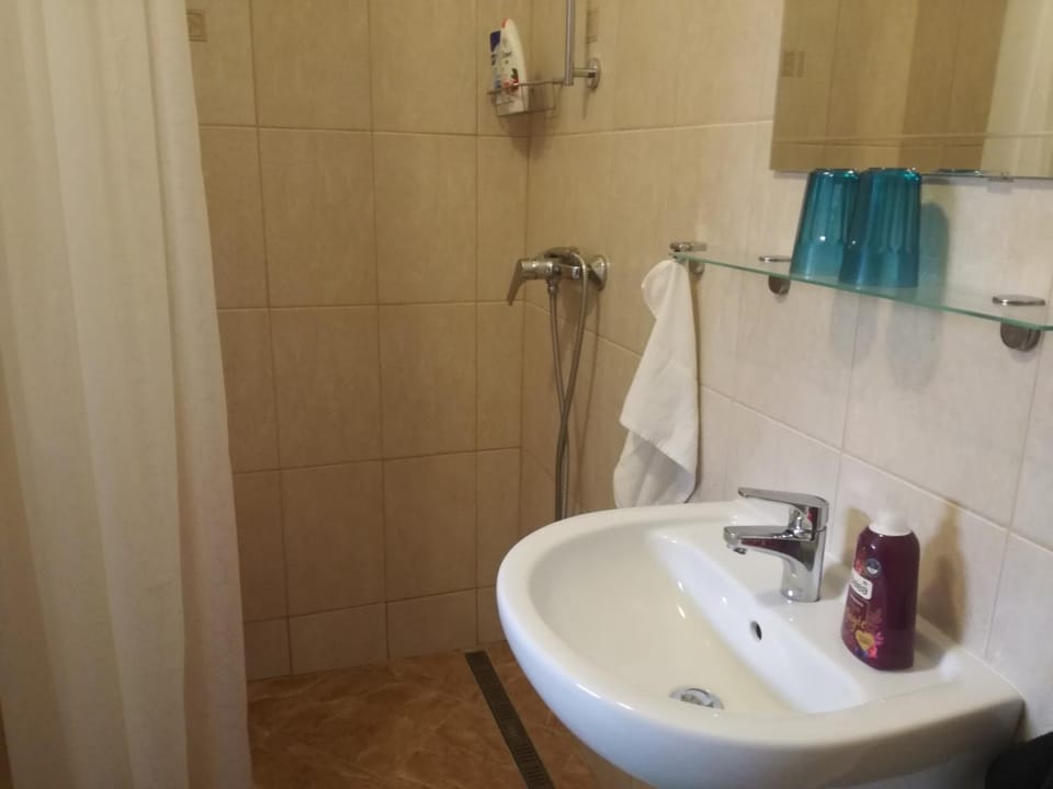 Shower, Bathroom, towels