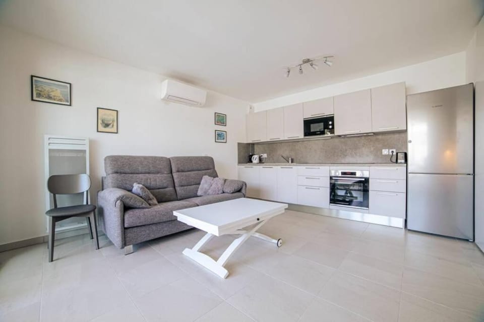 Kitchen or kitchenette, Living room, Seating area