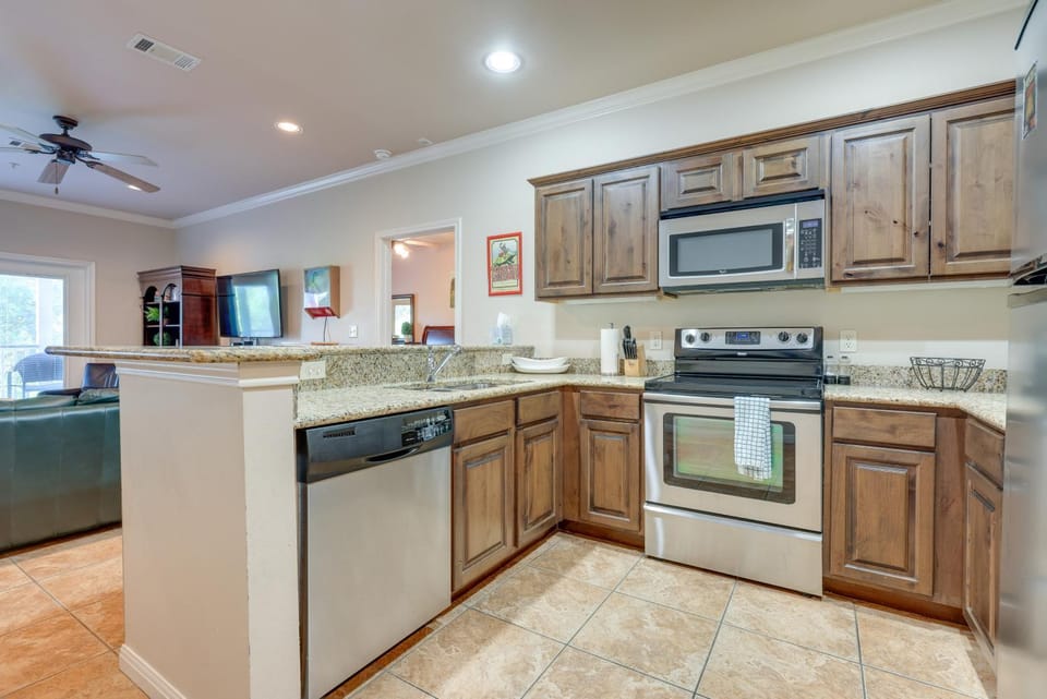 Cozy New Braunfels Condo with Community Pool and Grill Apartment in Gruene