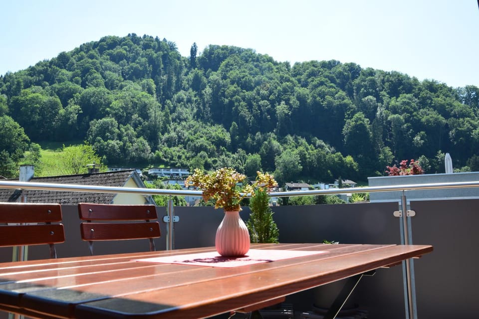 Balcony/Terrace, Mountain view