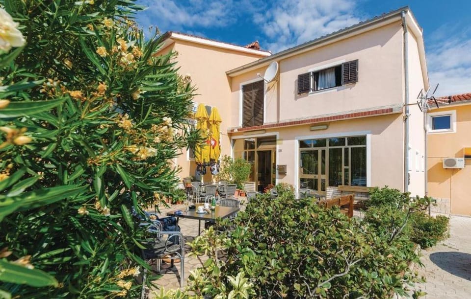 Valdebek 2 Apartment in Pula