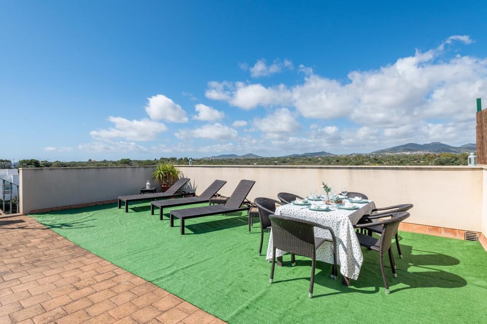 Property building, Balcony/Terrace, Living room