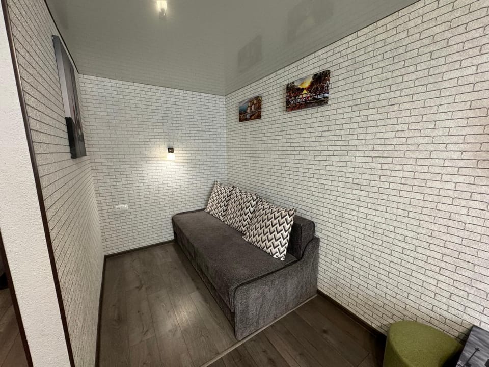 Bed, Seating area