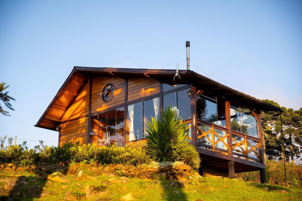 Property building, Patio, Facade/entrance, Day, Garden, View (from property/room), Balcony/Terrace, Seating area, Garden view, Mountain view, Entertainment, soundproof
