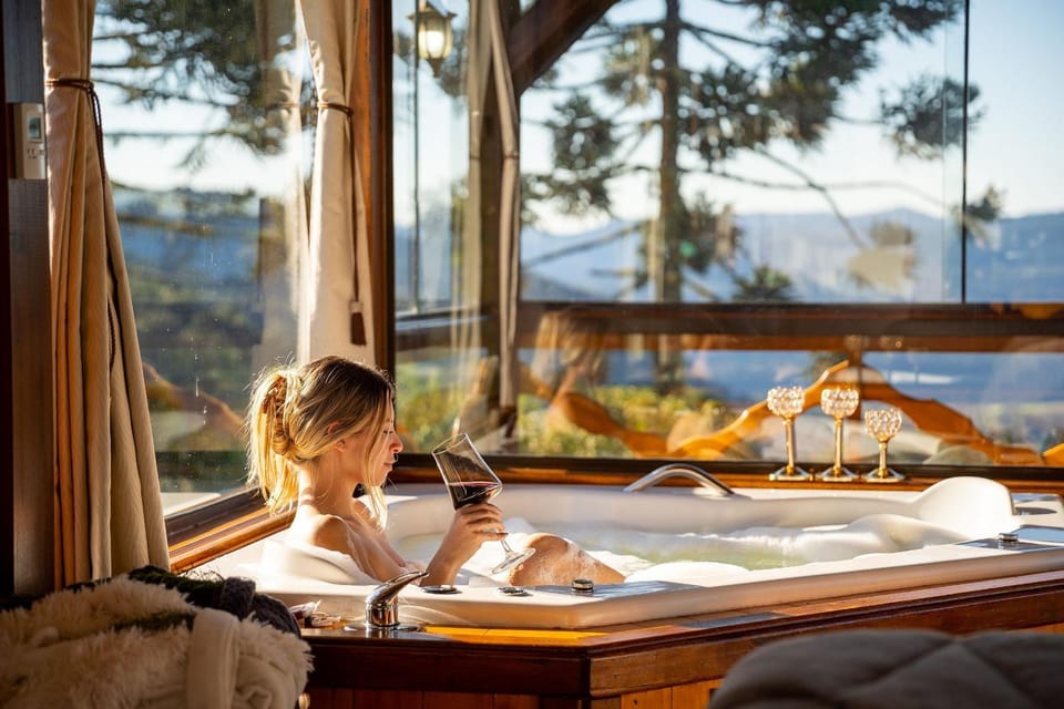 People, Natural landscape, Hot Tub, Hot Tub, View (from property/room), Photo of the whole room, Garden view, Landmark view, Mountain view, Quiet street view, Inner courtyard view, soundproof