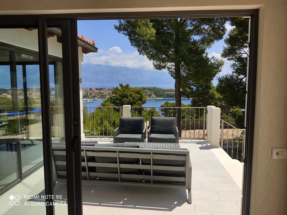 VILLA DIAMOND- beautiful seaview, bar, pool & gym Villa in Selca, Brač