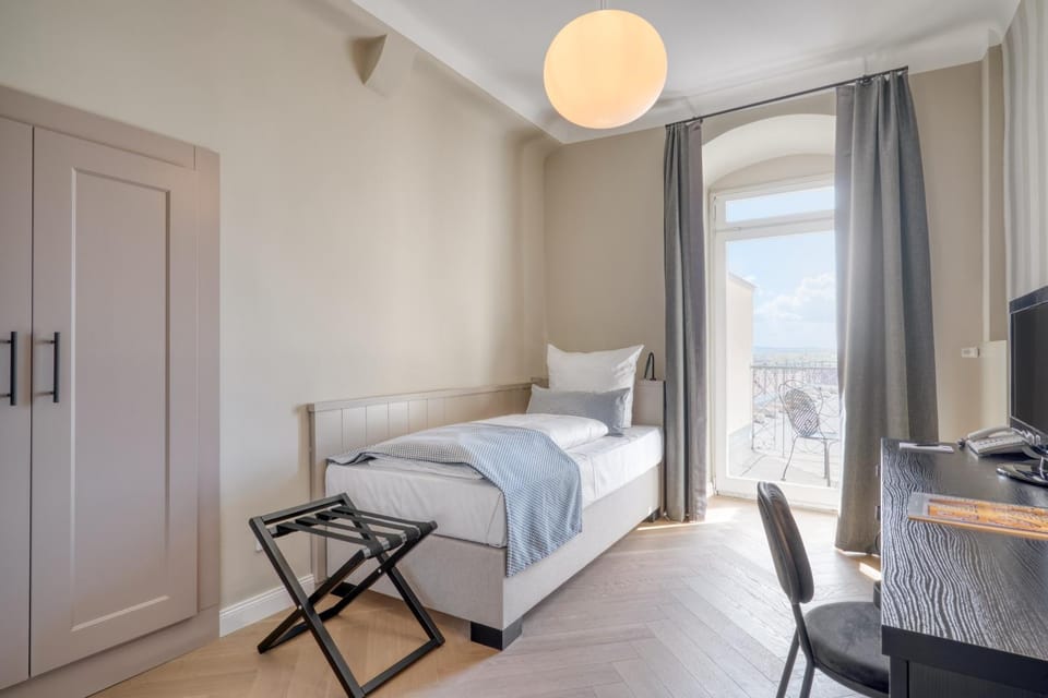 Photo of the whole room, hair dresser