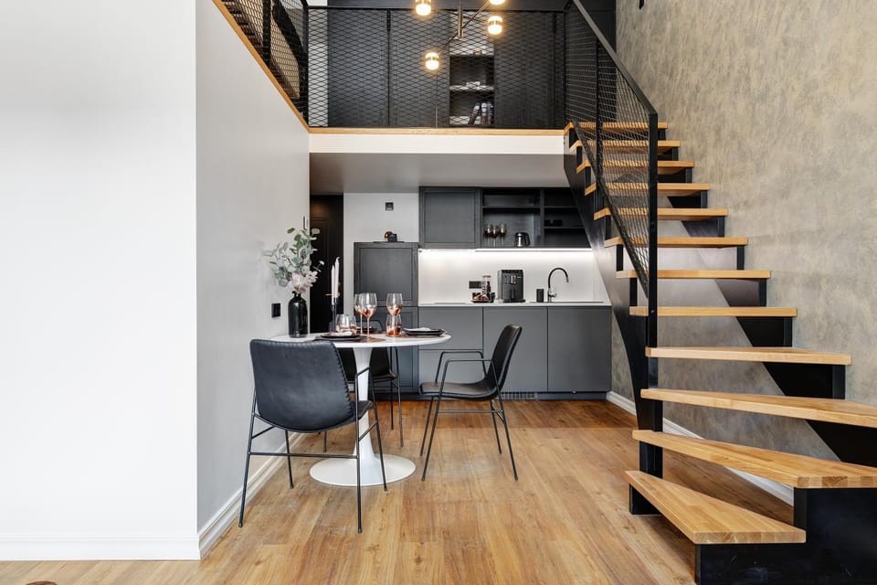 Kitchen or kitchenette, Dining area
