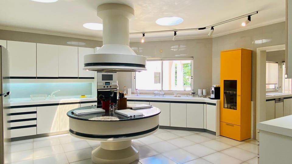 Kitchen or kitchenette, oven, stove