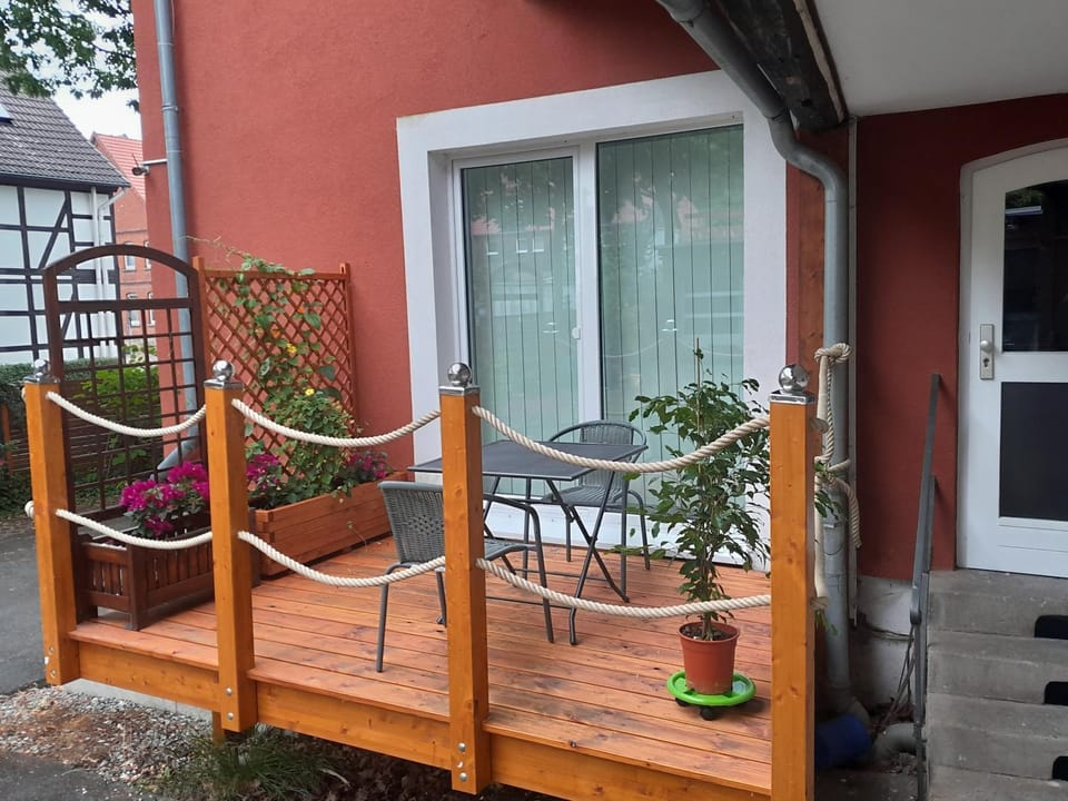 Facade/entrance, Balcony/Terrace