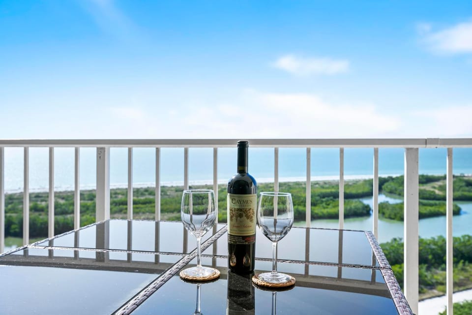View (from property/room), Balcony/Terrace, Sea view