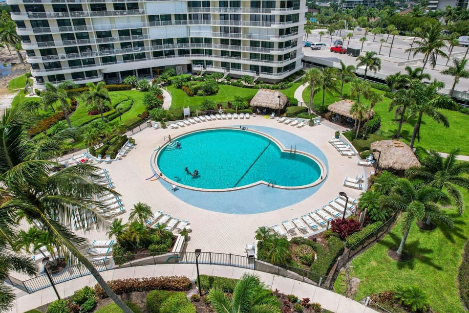 Pool view, Swimming pool