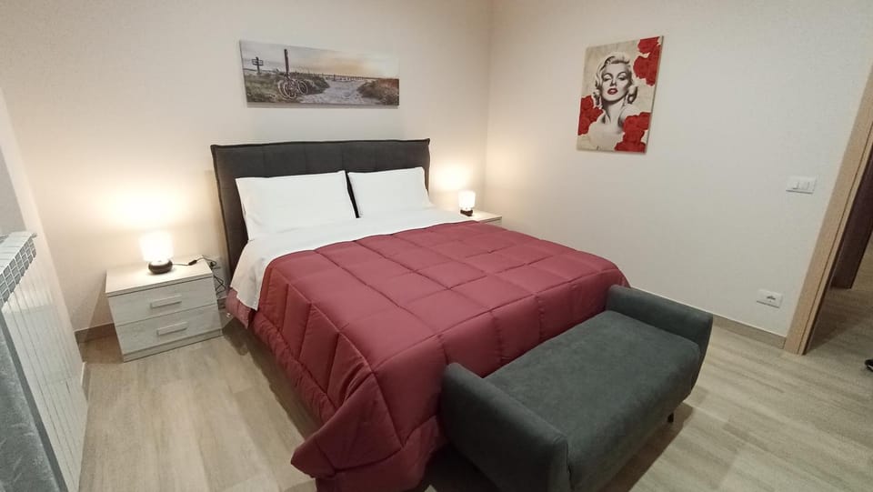 Bed, Photo of the whole room, Bedroom