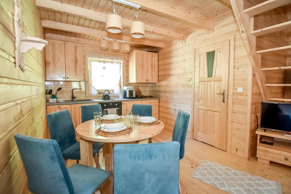 Kitchen or kitchenette, Living room, Seating area