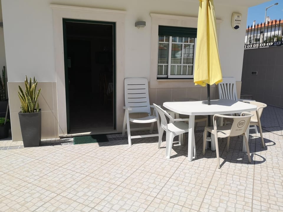 Patio, Day, Dining area